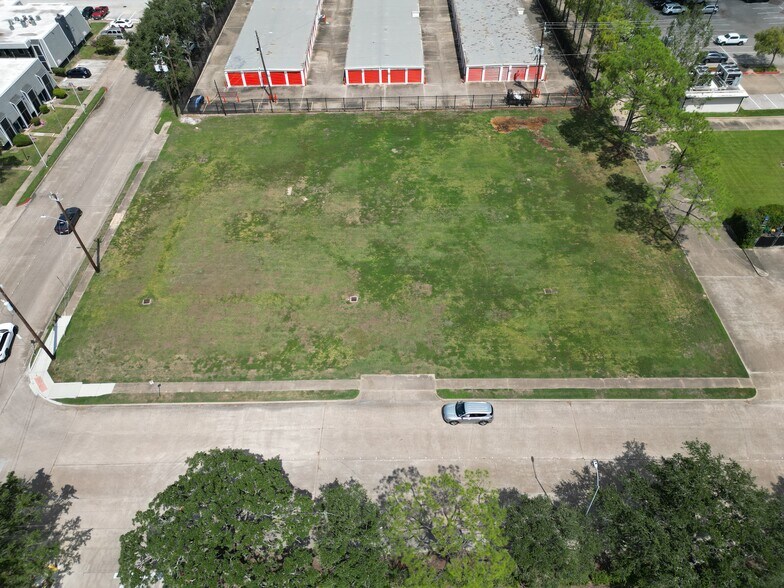 9651 Glenfield Ct, Houston, TX à louer - Photo de l’immeuble – Image 2 sur 6