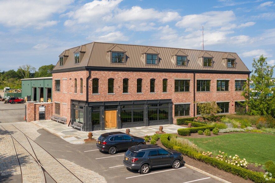 25 Newton Pl, Hauppauge, NY à louer - Photo de l’immeuble – Image 2 sur 10