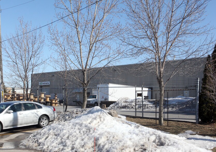 735 Oval Ct, Burlington, ON à louer - Photo de l’immeuble – Image 3 sur 4
