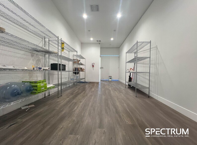 12220 W Pico Blvd, Los Angeles, CA à louer - Photo de l’immeuble – Image 2 sur 17