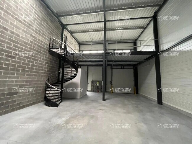 Plus de détails pour Bureau, Local d'activités à louer