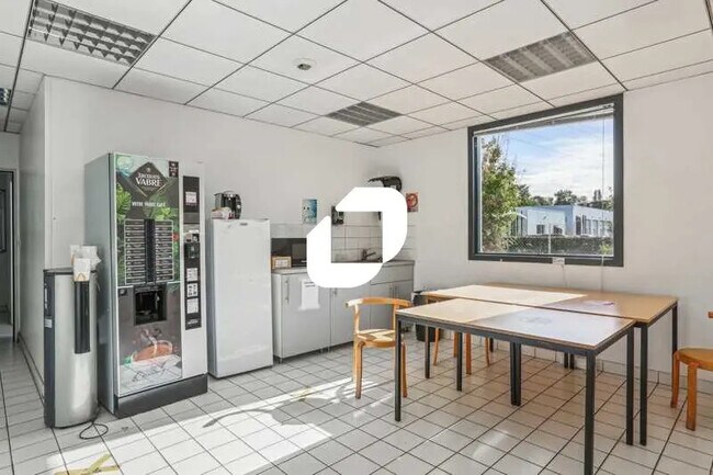 Plus de détails pour Local d'activités à louer