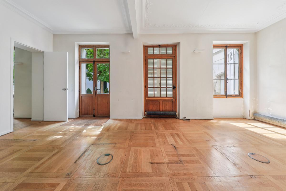 11 Rue Chateaubriand, Paris à vendre Photo de l’immeuble– Image 1 sur 13