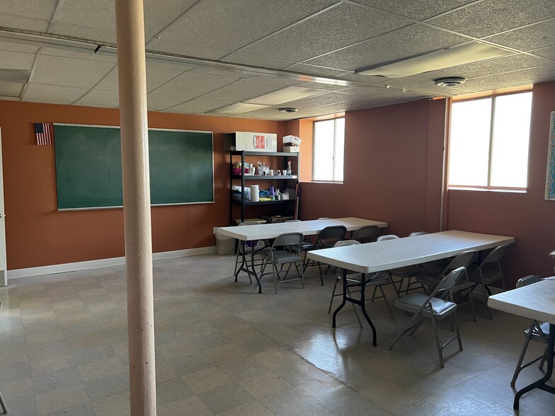 236 Middlebelt Rd, Garden City, MI à louer - Photo de l’immeuble – Image 3 sur 10