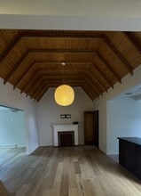 7467-7475 Melrose Ave, Los Angeles, CA à louer Photo intérieure– Image 2 sur 4