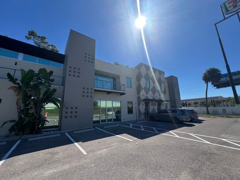 4007 N Taliaferro Ave, Tampa, FL à louer - Photo de l’immeuble – Image 2 sur 7