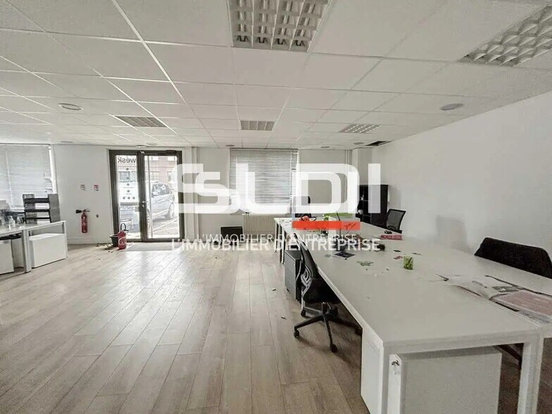 Local d’activités dans Dardilly à louer - Photo intérieure – Image 2 sur 13