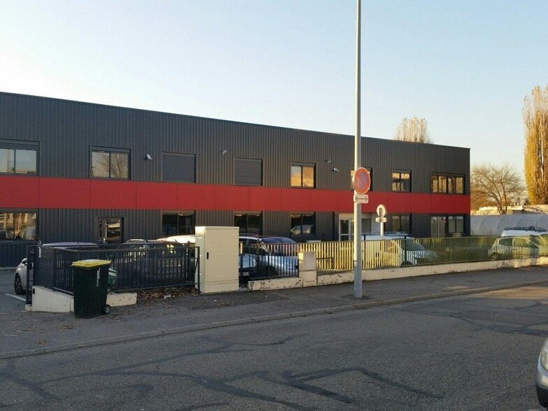 49 Avenue Lefèvre, Vaulx-en-Velin à louer - Photo de l’immeuble – Image 1 sur 2