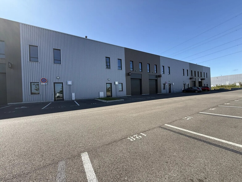 11 Rue Marguerite Aumerle, Persan à louer - Photo de l’immeuble – Image 2 sur 7