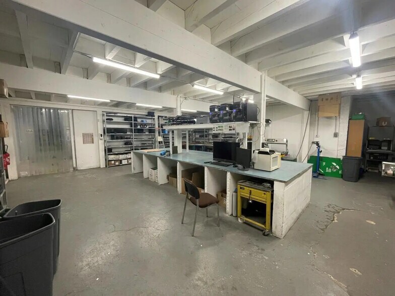 Local d'activités dans Bazainville à vendre - Photo de l’immeuble – Image 3 sur 8