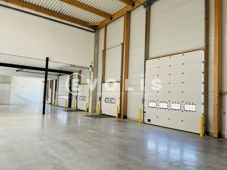 Local d’activités dans Moissy-Cramayel à louer - Photo de l’immeuble – Image 2 sur 6