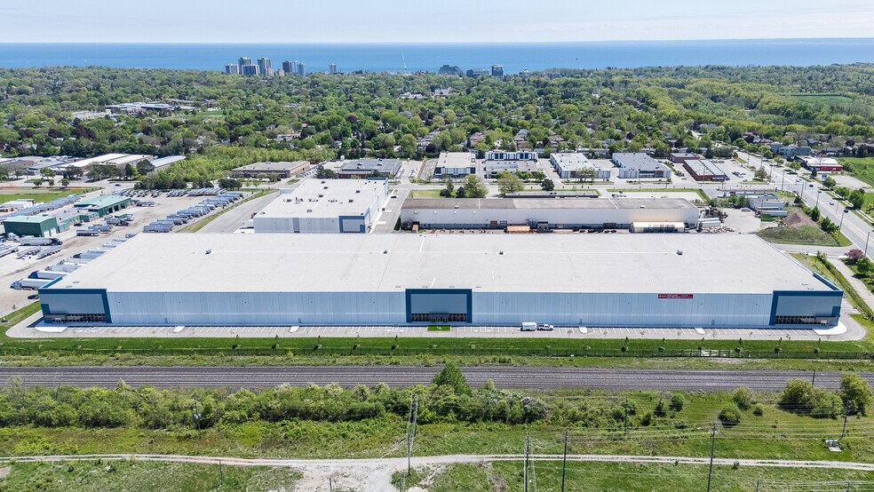 625 Bronte Rd, Oakville, ON à louer - Photo de l’immeuble – Image 2 sur 5