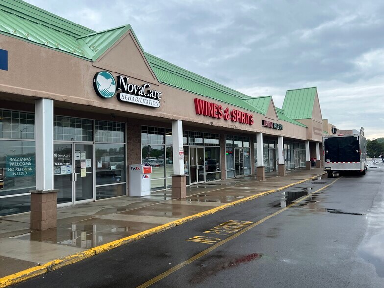 2546-2586 Constitution Blvd, Beaver Falls, PA à louer - Photo de l’immeuble – Image 3 sur 15