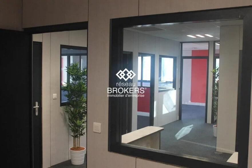 Bureau dans Saint-Genis-Laval à louer - Photo intérieure – Image 2 sur 13
