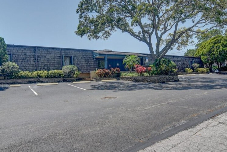1219 Franklin Cir, Clearwater, FL à vendre Photo principale– Image 1 sur 55