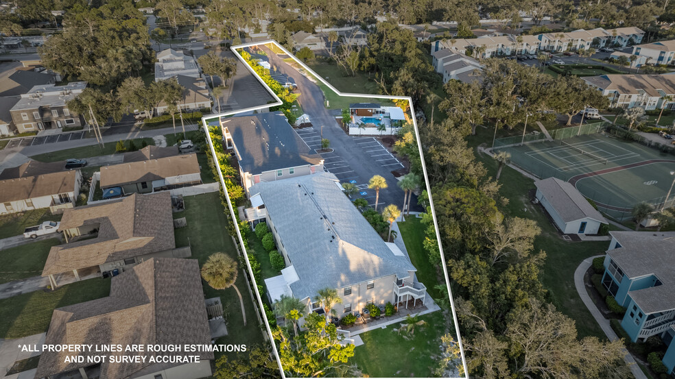 2704 49th Ave W, Bradenton, FL à vendre - Photo principale – Image 1 sur 20