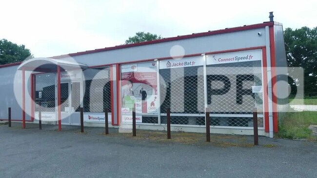 Plus de détails pour Local d'activités à louer