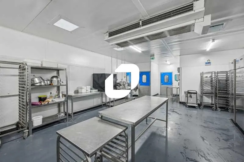 Local d'activités dans Clairefontaine-en-Yvelines à vendre - Photo intérieure – Image 3 sur 11