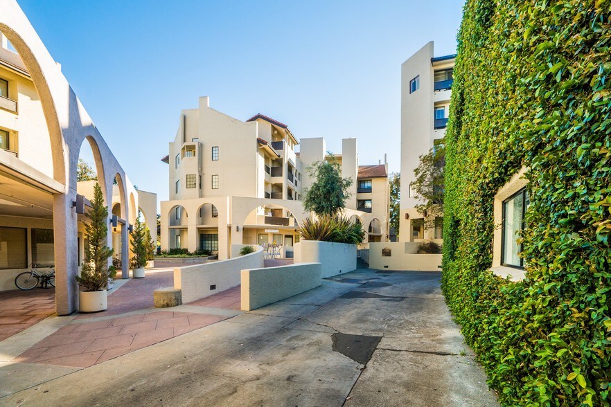 675-685 High St, Palo Alto, CA à louer - Photo de l’immeuble – Image 2 sur 10