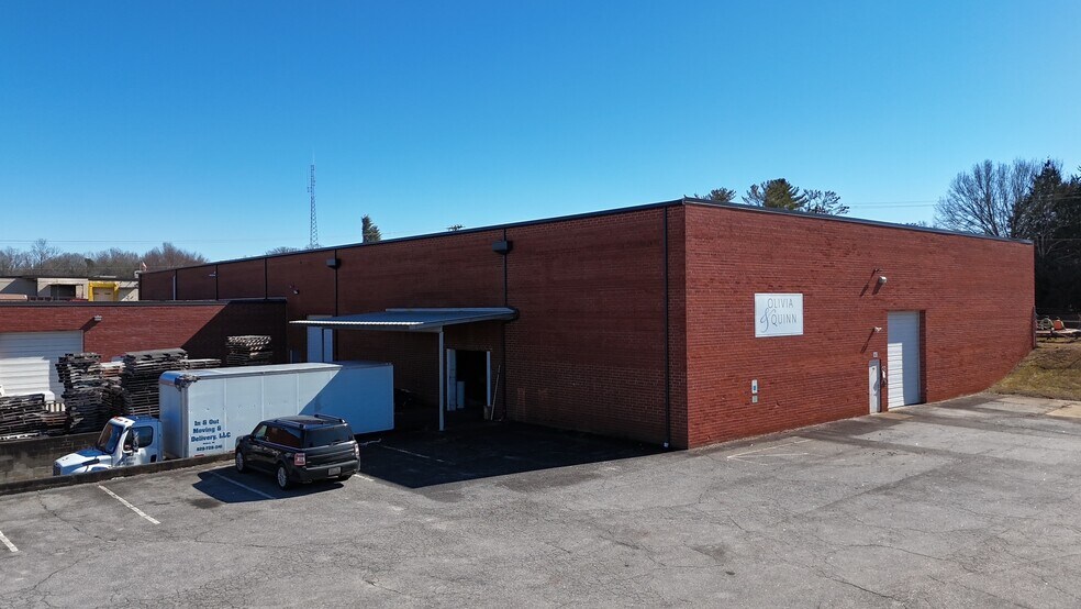 502 W 25th, Newton, NC à louer - Photo de l’immeuble – Image 2 sur 10