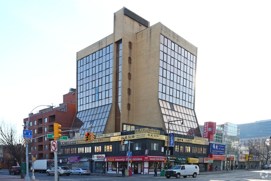 36-09 Main St, Flushing, NY à vendre - Photo principale – Image 1 sur 15