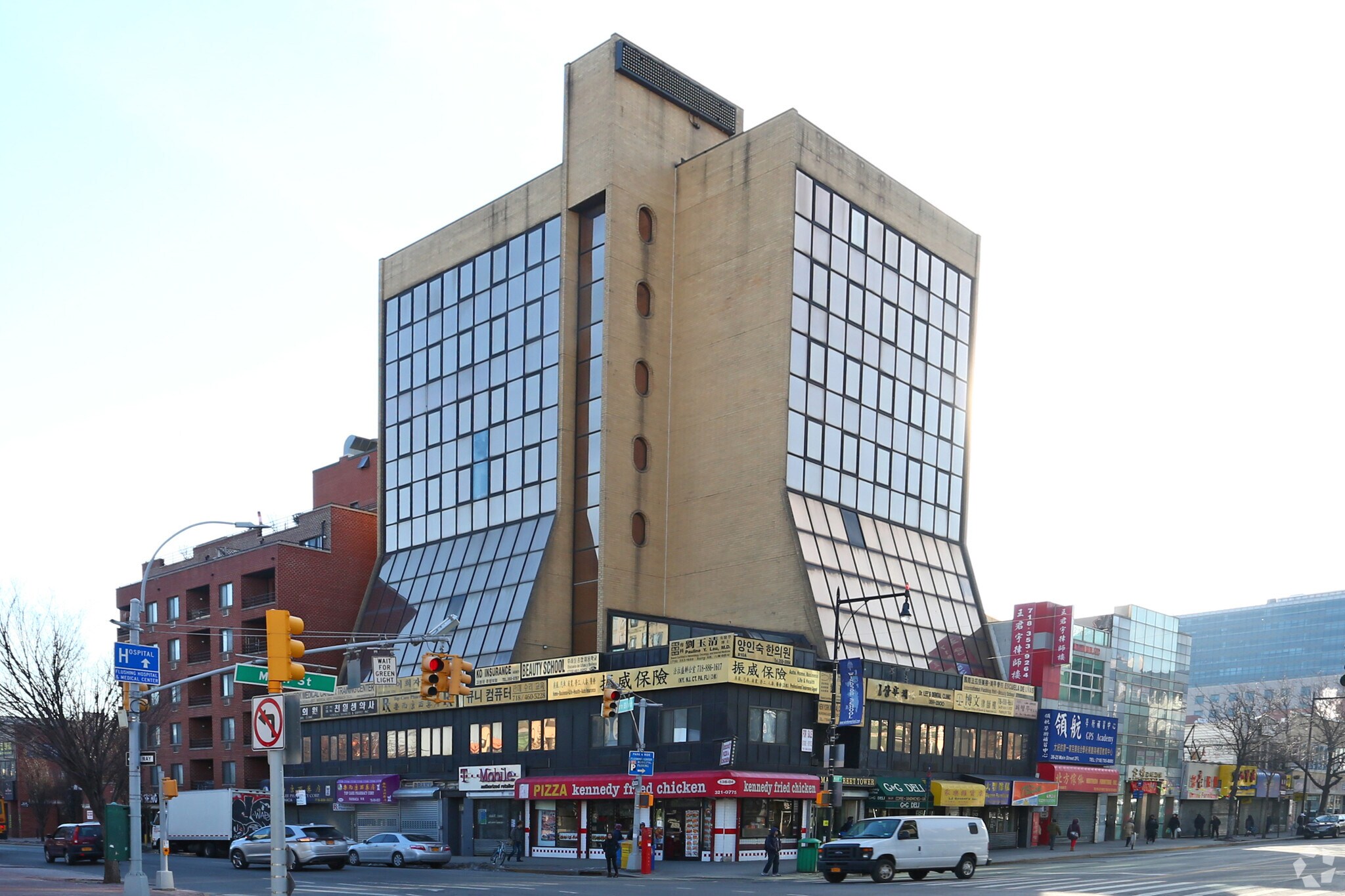 36-09 Main St, Flushing, NY à vendre Photo principale– Image 1 sur 16