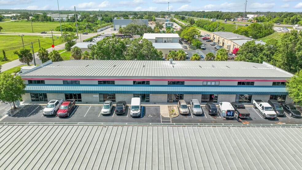 800 Bell Rd, Sarasota, FL à louer - Photo de l’immeuble – Image 2 sur 7