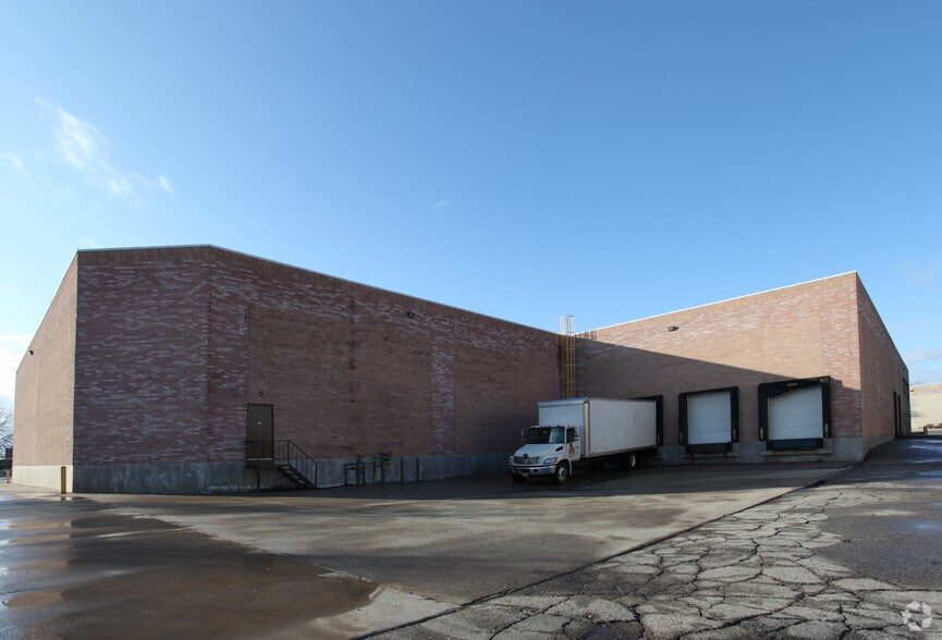 8811 Keele St, Concord, ON à louer - Photo de l’immeuble – Image 2 sur 4