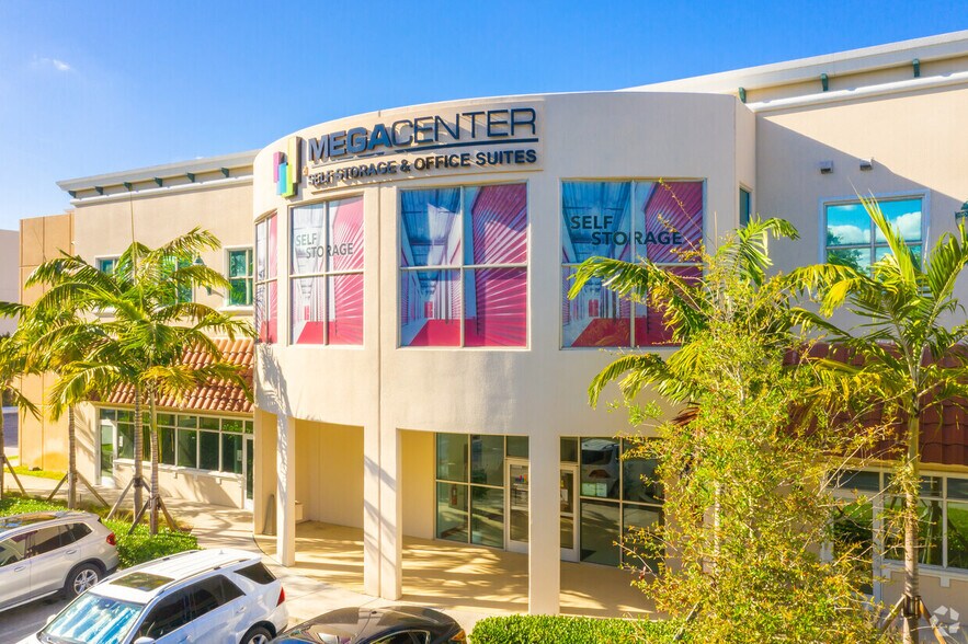 7451 Riviera Blvd, Miramar, FL à louer - Photo de l’immeuble – Image 2 sur 14