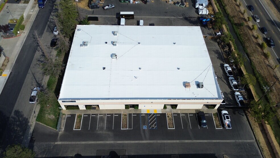 8400 Carbide Ct, Sacramento, CA à louer - Photo de l’immeuble – Image 2 sur 12