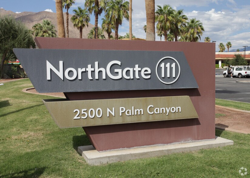 2500-2520 N Palm Canyon Dr, Palm Springs, CA à louer - Photo de l’immeuble – Image 2 sur 8