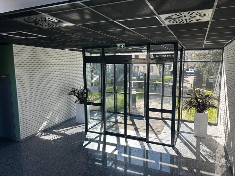 11 Avenue Andre Roussin, Marseille à louer - Hall d’entrée – Image 3 sur 9