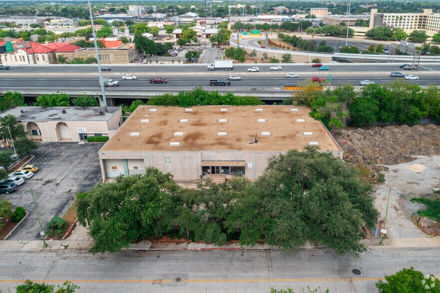 523 Urban Loop, San Antonio, TX à louer - Photo de l’immeuble – Image 3 sur 24