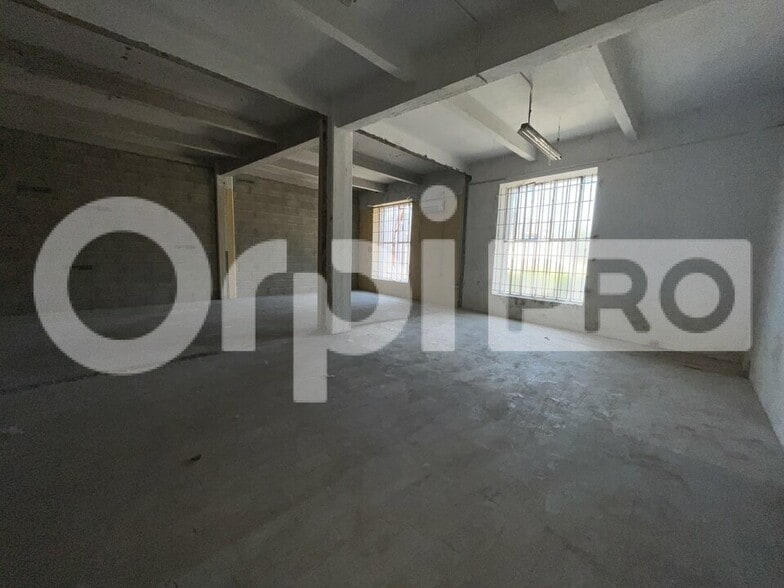 Local d'activités dans Saint Fons à vendre - Photo intérieure – Image 1 sur 6