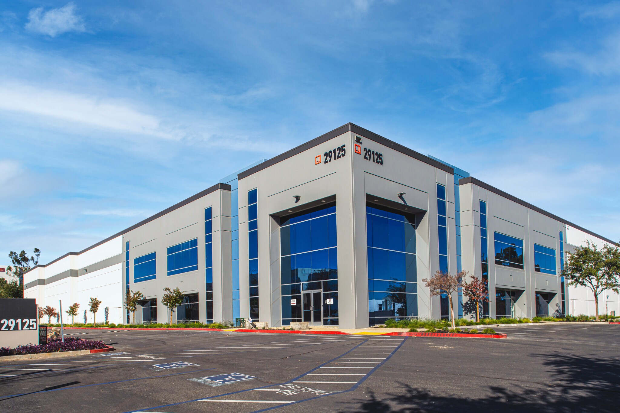 29125 Avenue Paine, Valencia, CA à louer Photo principale– Image 1 sur 8