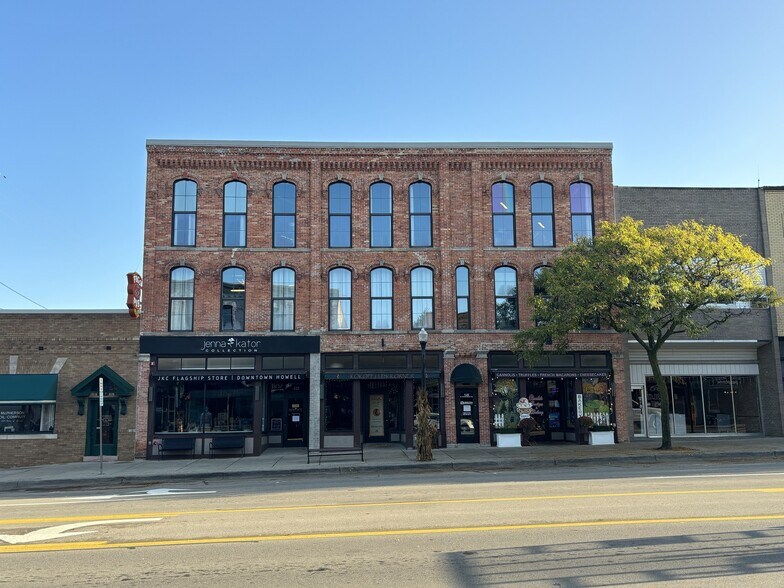 122 W Grand River Ave, Howell, MI à louer - Photo de l’immeuble – Image 3 sur 8