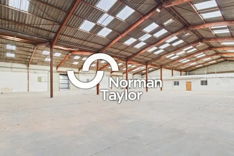 Local d’activités dans Perpignan à louer - Photo de l’immeuble – Image 3 sur 11