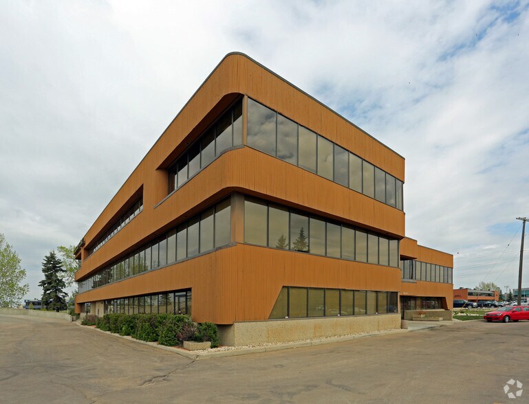 4220 98th St NW, Edmonton, AB à louer - Photo de l’immeuble – Image 3 sur 5