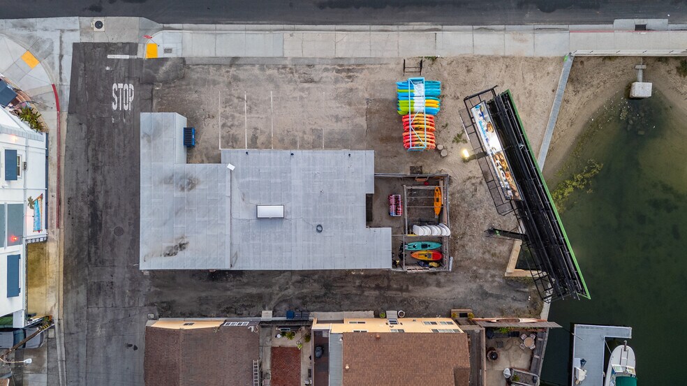 16902 Pacific Coast Hwy, Huntington Beach, CA à vendre - Photo de l’immeuble – Image 2 sur 12