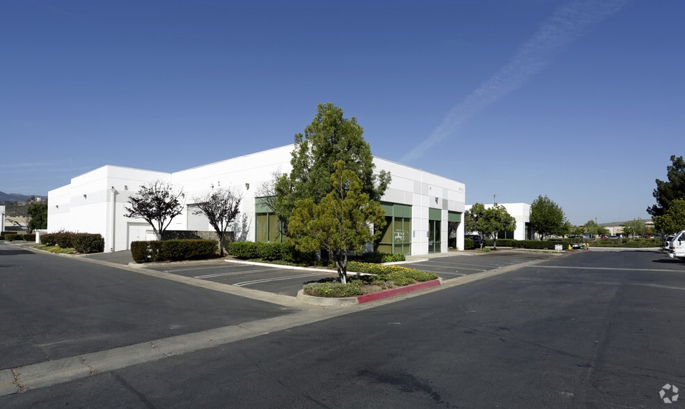 570 Central Ave, Lake Elsinore, CA à louer - Photo de l’immeuble – Image 2 sur 4