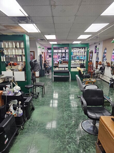 11505 Liberty Ave, South Richmond Hill, NY à louer - Photo de l’immeuble – Image 2 sur 3