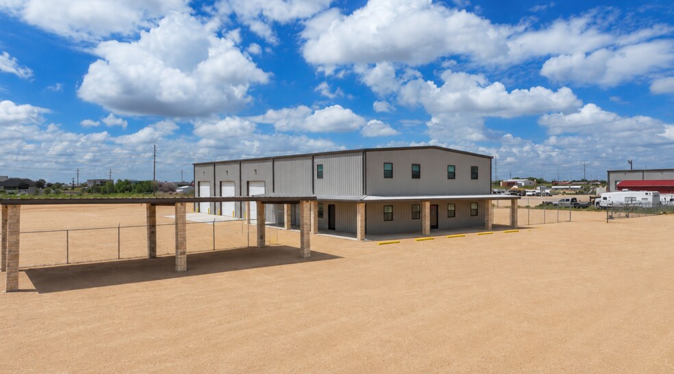 4800 E County 128 rd, Midland, TX à louer - Photo de l’immeuble – Image 1 sur 36