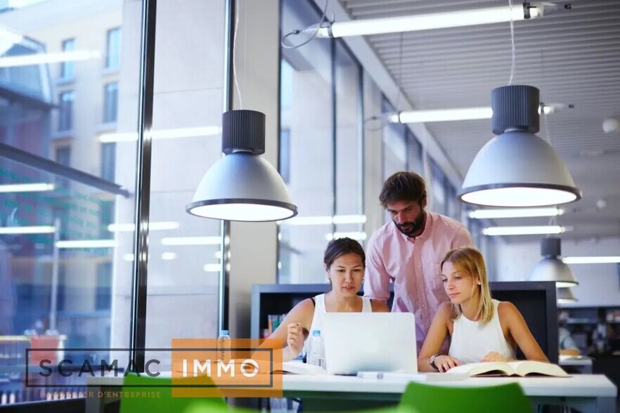 Bureau dans Puget-sur-Argens à louer - Photo de l’immeuble – Image 3 sur 4