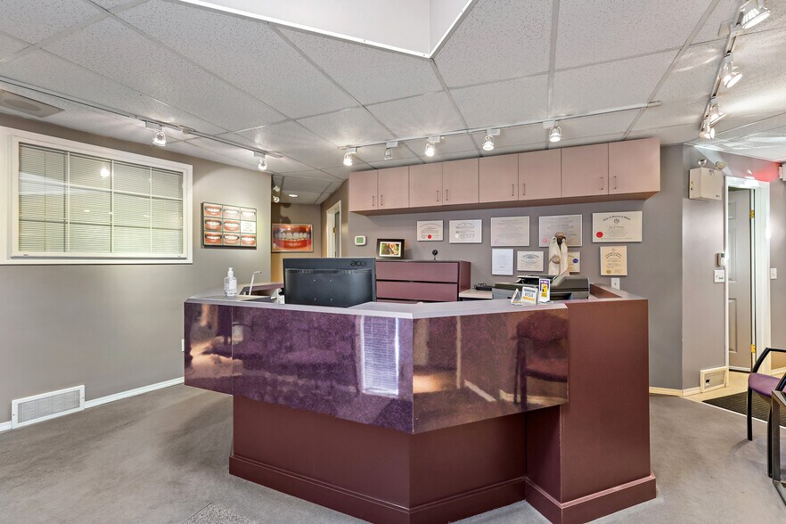 5600 Elbow Dr SW, Calgary, AB à vendre - Photo de l’immeuble – Image 3 sur 16