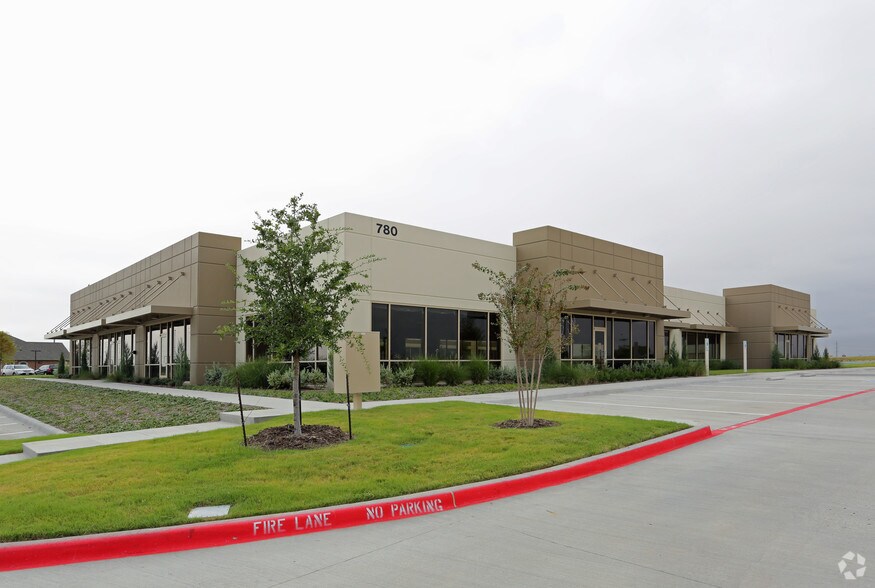 780 N Watters Rd, Allen, TX à vendre - Photo de l’immeuble – Image 3 sur 11