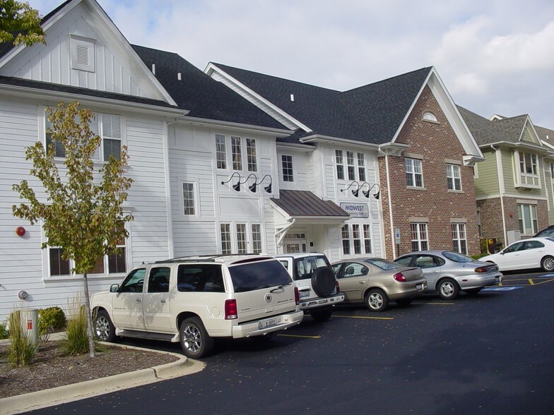 409 Illinois Ave, St Charles, IL à louer - Photo de l’immeuble – Image 3 sur 5