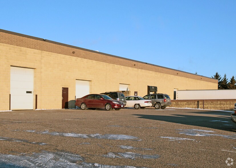 1650-1686 E Cliff Rd E, Burnsville, MN à louer - Photo de l’immeuble – Image 2 sur 3