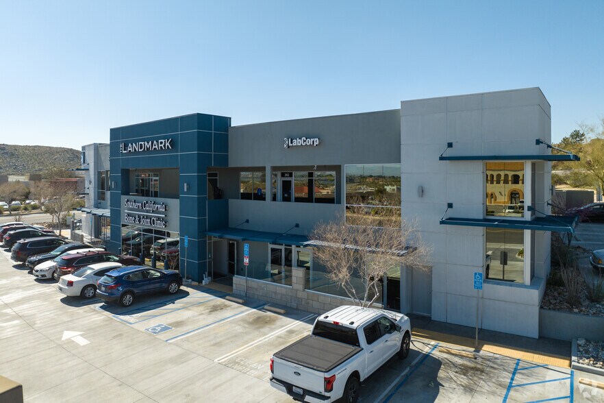 16008 Kamana Rd, Apple Valley, CA à louer - Photo de l’immeuble – Image 3 sur 11
