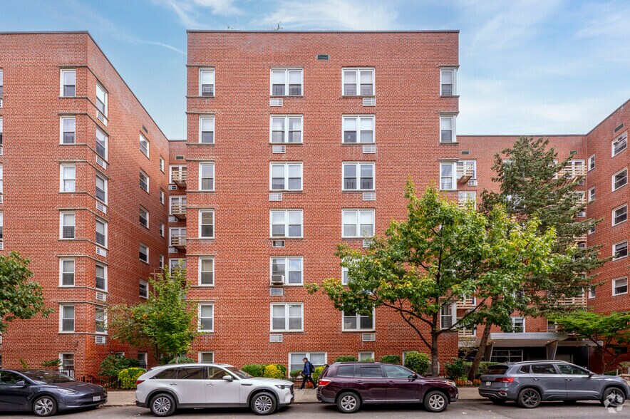 1717 E 18th St, Brooklyn, NY à vendre - Photo de l’immeuble – Image 3 sur 6