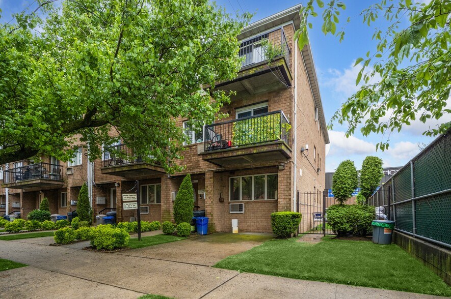 2256 Hendrickson St, Brooklyn, NY à vendre - Photo de l’immeuble – Image 3 sur 14